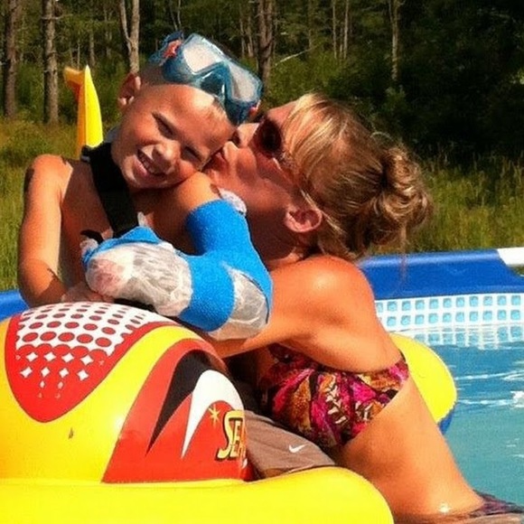 Meet your Posher, Amanda - Picture 1 of 1